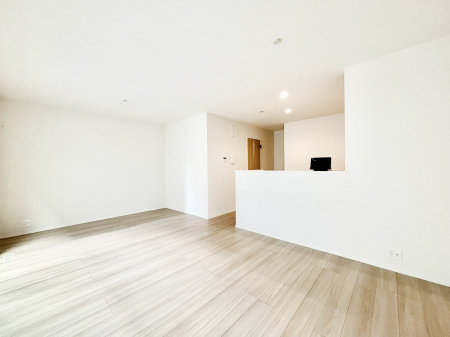 ���r���O�@���邢�z���������A�����̕��͋C�ɖ�������郊�r���O�E�_�C�j���O�B �@