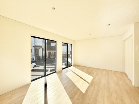 ̑ρ@Ƒ̏Ί炪RƐ܂ĂAȕ͋C̃_CjOɎdオĂ܂ 