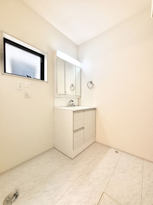 ʑEʏ@邢ʏ͖̐gxxyłႢłB