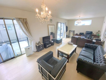 ���r���O�@�傫�ȑ����炽���Ղ�̗z���ƕ����������郊�r���O  