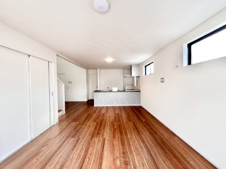 ���r���O�@���邢�z���������A�����̕��͋C�ɖ�������郊�r���O�_�C�j���O