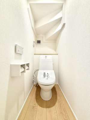 �g�C���@�g�C����1�K��2�K���ꂼ��ɔz�u����Ă��ĂƂĂ��֗��ł��B 