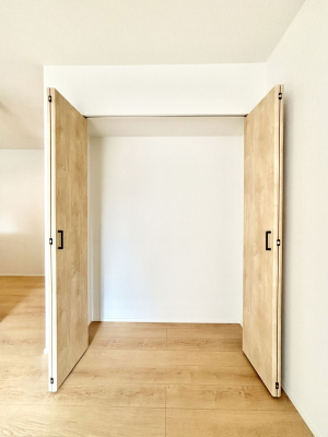 ���̑����ρ@���r���O���[�B�����Ɏ��[������ƕ����W�܂�LDK���X�b�L���Еt�������ł��ˁB  