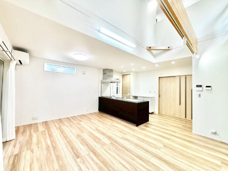 ���r���O�@���S�����l�����K�i�ɂ͎肷���ݒu���Ă��܂�  