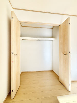 ���[�@�m���̃N���[�[�b�g�B���s��������̂Ō���̈ߗނ�����������܂�܂��B