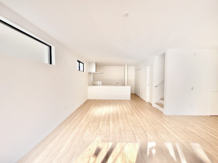 ���r���O�@���Ƒ��̓��₩�Șb�����ŕ�܂�閾�邢���r���O