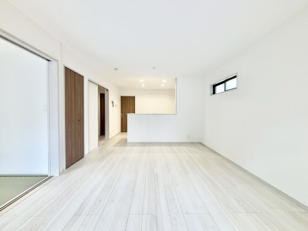 ���r���O�@���邢�z���������A�����̕��͋C�ɖ�������郊�r���O�E�_�C�j���O�B �@