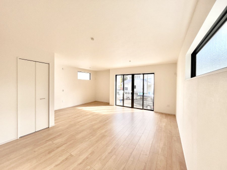 ���r���O�@�������������͋C�̂k�c�j�͉Ƒ��݂�Ȃ̉��K���  