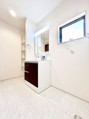 ʑEʏ@邢ʏ͖̐gxxyłႢłB