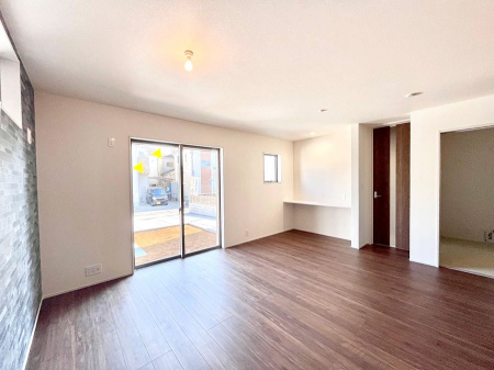 ̑ρ@Ƒ̏Ί炪RƐ܂ĂAȕ͋C̃_CjOɎdオĂ܂B