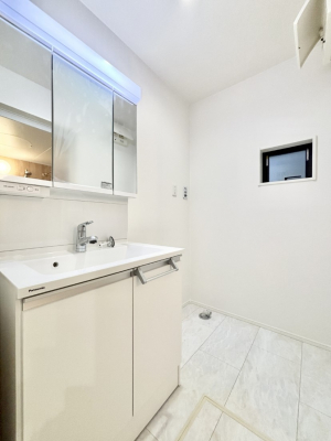 ̑@Ă̂ŎC̑ꏊłC\s܂B̐gxxCǂI