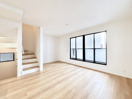 ̑ρ@u܁vuvƑƂ̃R~jP[V[܂郊rOCKi܂B 