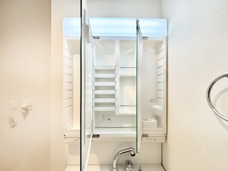 ���ʑ�E���ʏ��@�O�ʋ��̗��ɁA���ϕi��q���p�i�Ȃǂ����[�\�B���ʑ����������ƕۂ��܂��I  