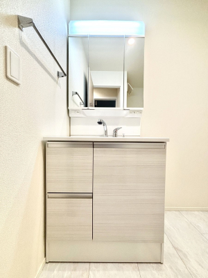 ʑEʏ@邢ʏ͖̐gxxyłႢłB