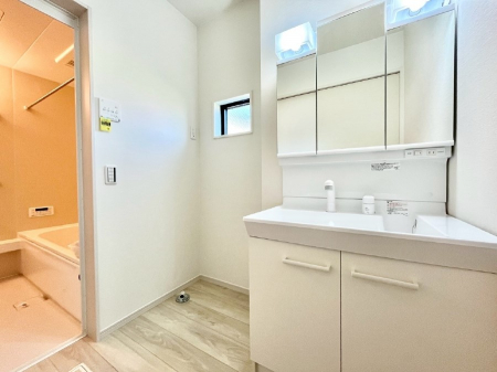 ̑@Ă̂ŎC̑ꏊłC\s܂B̐gxxCǂI