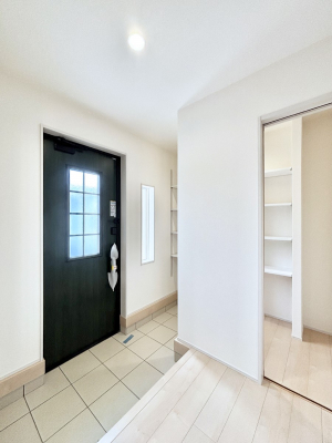 ���ց@�V���[�Y�C���N���[�N�t���̌��ցB�Ƒ��S���̌C��J��Ȃǂ���������[�ł��܂��B