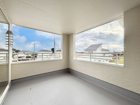 �o���R�j�[�@�C���i�[�o���R�j�[�Ȃ̂ŉJ�ł����󕨂����������o���āA���ʂ�������̂Ŋ������ǂ��A�������X�y�[�X�Ƃ��ďd�󂵂܂��B 