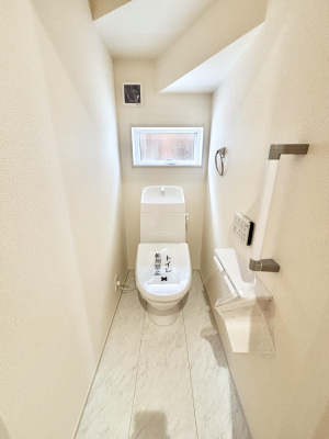 �g�C���@�g�C����1�K��2�K���ꂼ��ɔz�u����Ă��ĂƂĂ��֗��ł��B 