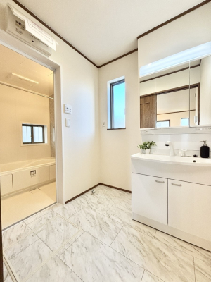 ̑@Ă̂ŎC̑ꏊłC\s܂B̐gxxCǂI