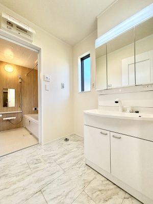 ̑@Ă̂ŎC̑ꏊłC\s܂B̐gxxCǂI