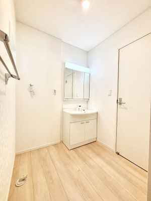 ʑEʏ@邢ʏ͖̐gxxyłႢłB