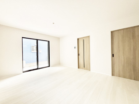 ���r���O�@�Z�ޕ��̌��������o�����A�C���e���A���l����̂��y���݂ȃ��r���O�ł��I   