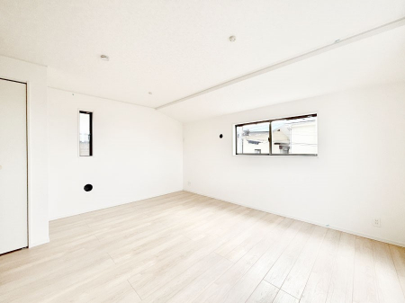 ̑ρ@Ƒ̏Ί炪RƐ܂ĂAȕ͋C̃_CjOɎdオĂ܂ 