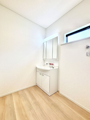 ʑEʏ@邢ʏ͖̐gxxyłႢłB