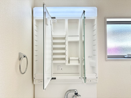 ���̑����ρ@�O�ʋ��̗��ɁA���ϕi��q���p�i�Ȃǂ����[�\�B���ʑ����������ƕۂ��܂��I