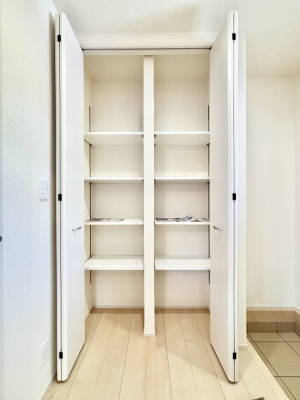 ���̑����ρ@�����Ղ���[�ł���V���[�Y�{�b�N�X�ŉƑ��S���̌C���A���ւ�������B  