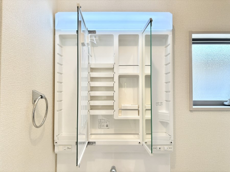 ���̑����ρ@�O�ʋ��̗��ɁA���ϕi��q���p�i�Ȃǂ����[�\�B���ʑ����������ƕۂ��܂��I