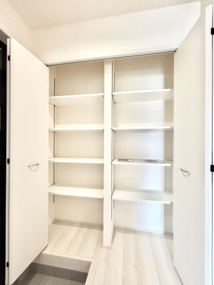 ���̑����ρ@�����Ղ���[�ł���V���[�Y�{�b�N�X�ŉƑ��S���̌C���A���ւ�������B  