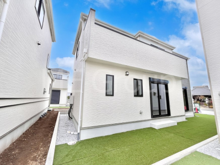 ���n�O�ώʐ^�@�������ꂽ�O�ρA�㎿�ȏZ��Ԃ��L���鎺���͉i�����S���ĉ߂�����Z���ł��B 