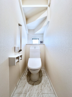 �g�C���@�g�C����1�K��2�K���ꂼ��ɔz�u����Ă��ĂƂĂ��֗��ł��B 