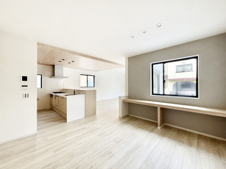 ���r���O�@���q�l�̏h���p�\�R���Ȃǂ̃f�X�N���[�N�ɂ��֗��ȃX�^�f�B�J�E���^�[�t��LDK