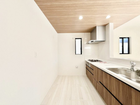 �L�b�`���@�u�₩�ȕ����ʂ蔲����L�b�`���B��������̂Ŗ��邭���C�ɂ��𗧂��܂��B�@