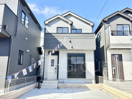 ���n�O�ώʐ^�@�������ꂽ�O�ρA�㎿�ȏZ��Ԃ��L���鎺���͉i�����S���ĉ߂�����Z���ł��B 