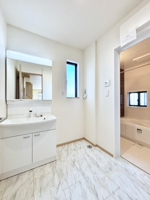 ���̑��@�L�X�Ƃ�Ƃ�̂��郉���h���[�X�y�[�X�B  