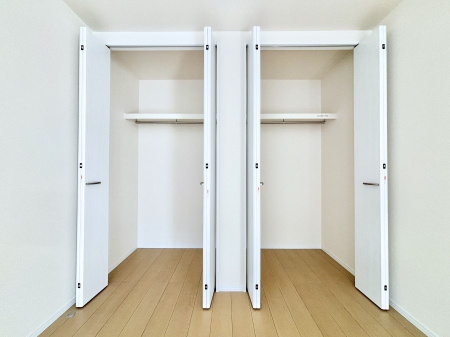 ���[�@�m���̃N���[�[�b�g�B���s��������̂Ō���̈ߗނ�����������܂�܂��B