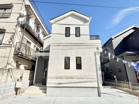 ���n�O�ώʐ^�@�������ꂽ�O�ρA�㎿�ȏZ��Ԃ��L���鎺���͉i�����S���ĉ߂�����Z���ł��B 