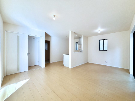 ���r���O�@�Z�ޕ��̌��������o�����A�C���e���A���l����̂��y���݂ȃ��r���O�ł��I 