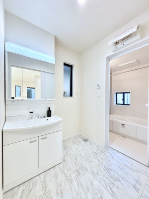 ���̑��@�L�X�Ƃ�Ƃ�̂��郉���h���[�X�y�[�X�B  