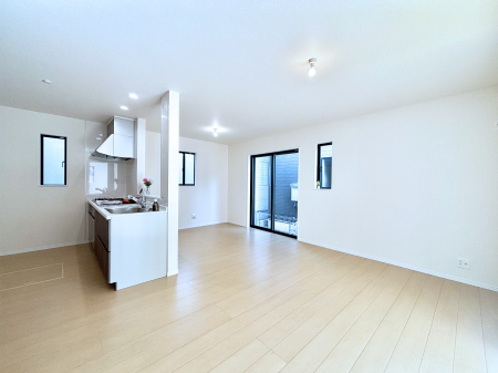 ���r���O�@���邢�z���������A�����̕��͋C�ɖ�������郊�r���O�E�_�C�j���O�B 