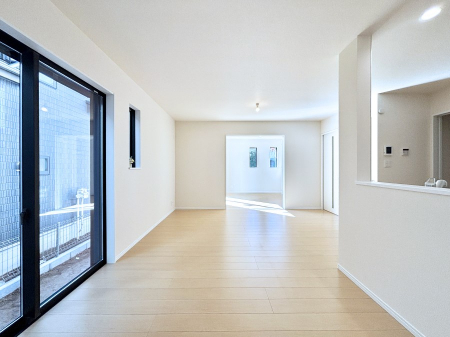 ���̑����ρ@�Ƒ��̏Ί炪���R�Ɛ��܂�Ă���A����ȕ��͋C�̃_�C�j���O�Ɏd�オ���Ă��܂��B