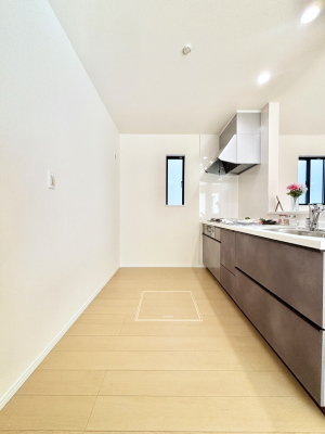 �L�b�`���@�u�₩�ȕ����ʂ蔲����L�b�`���B��������̂Ŗ��邭���C�ɂ��𗧂��܂��B