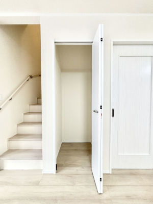 ���̑����ρ@���r���O���[�B�����Ɏ��[������ƕ����W�܂�LDK���X�b�L���Еt�������ł��ˁB  