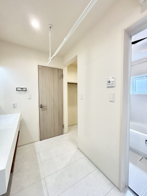 ���̑��@��Ƃ�̐��ʃX�y�[�X�Œ��̐g�x�x�����N���N�B���ɂ̓E�H�[�N�C���N���[�[�b�g�B