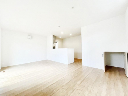 ̑ρ@Ƒ̏Ί炪RƐ܂ĂAȕ͋C̃_CjOɎdオĂ܂B