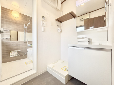 ʑEʏ@Ƃ̐ʃXy[XŒ̐gxxX[Y