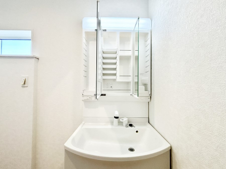 ���̑����ρ@�O�ʋ��̗��ɁA���ϕi��q���p�i�Ȃǂ����[�\�B���ʑ����������ƕۂ��܂��I